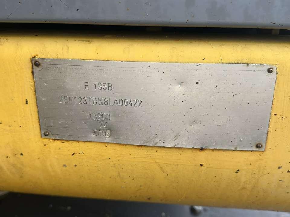 New Holland E 135B Photo 6