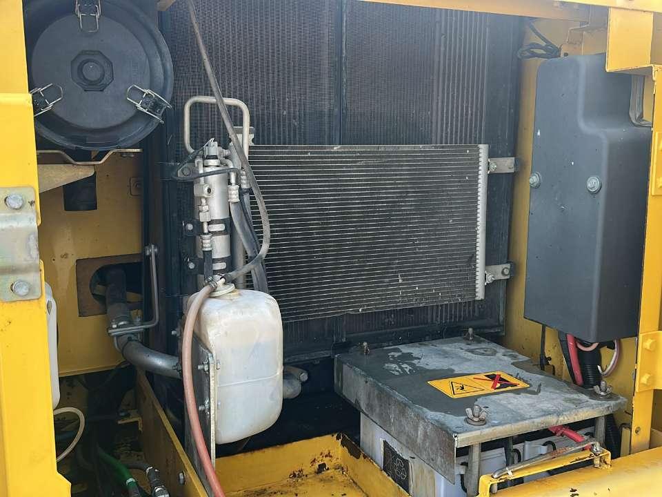 New Holland E 135B Photo 9