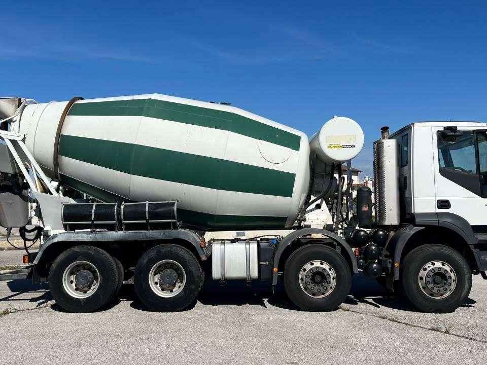 Iveco Trakker 410 8X4 Photo 13