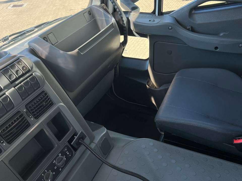 Iveco Trakker 410 8X4 Photo 6