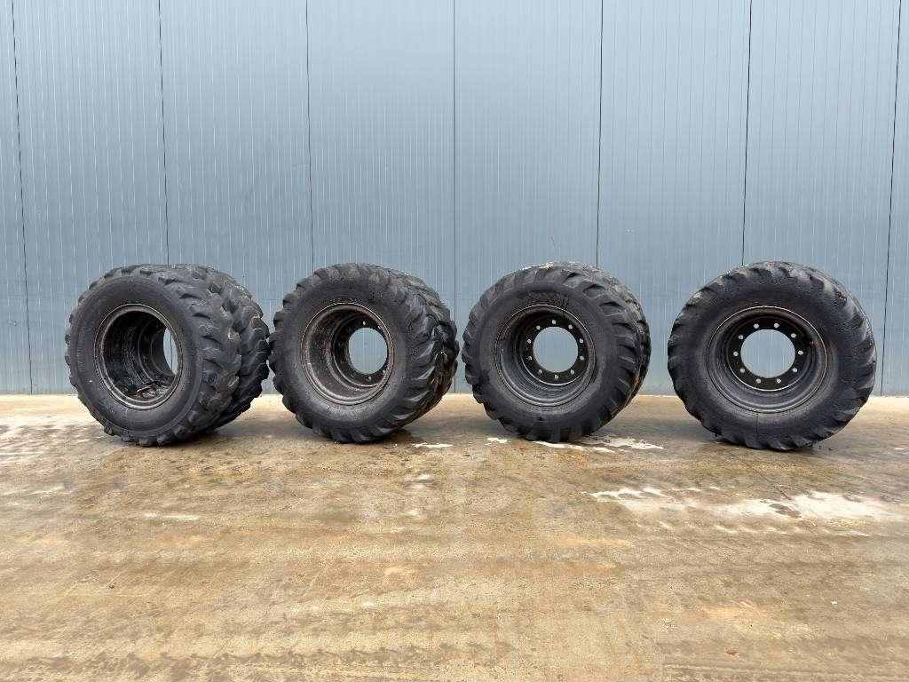 Tire for Bridgestone 1000 x 20 Set / 10.00 x 20: 4x2 Tyres Photo 1