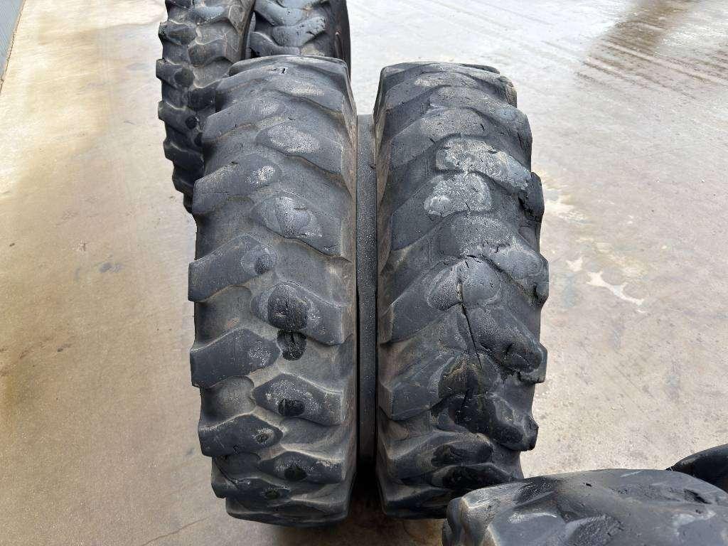 Tire for Bridgestone 1000 x 20 Set / 10.00 x 20: 4x2 Tyres Photo 12