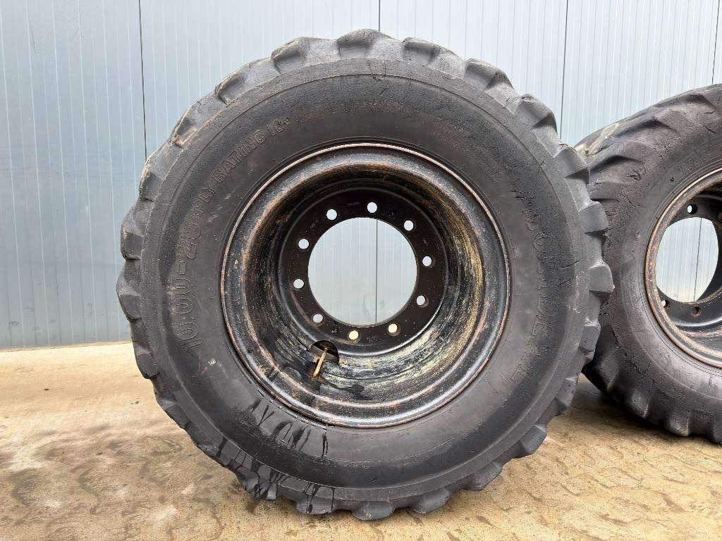 Tire for Bridgestone 1000 x 20 Set / 10.00 x 20: 4x2 Tyres Photo 2