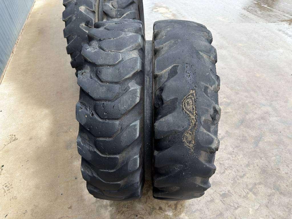 Tire for Bridgestone 1000 x 20 Set / 10.00 x 20: 4x2 Tyres Photo 4