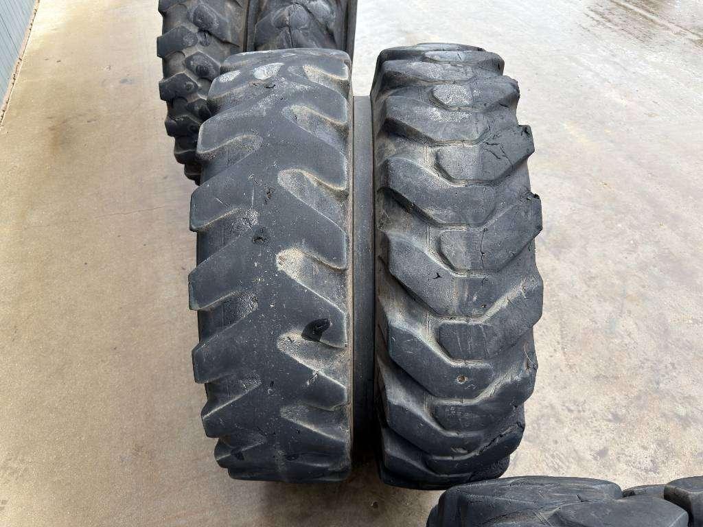 Tire for Bridgestone 1000 x 20 Set / 10.00 x 20: 4x2 Tyres Photo 8