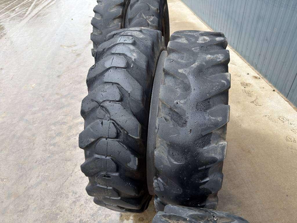 Tire for Bridgestone 1000 x 20 Set / 10.00 x 20: 4x2 Tyres Photo 9