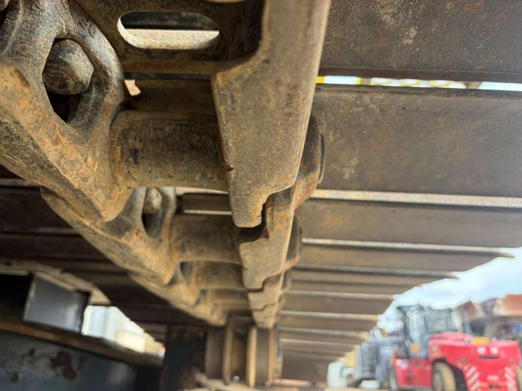 Hyundai HX260L Photo 16