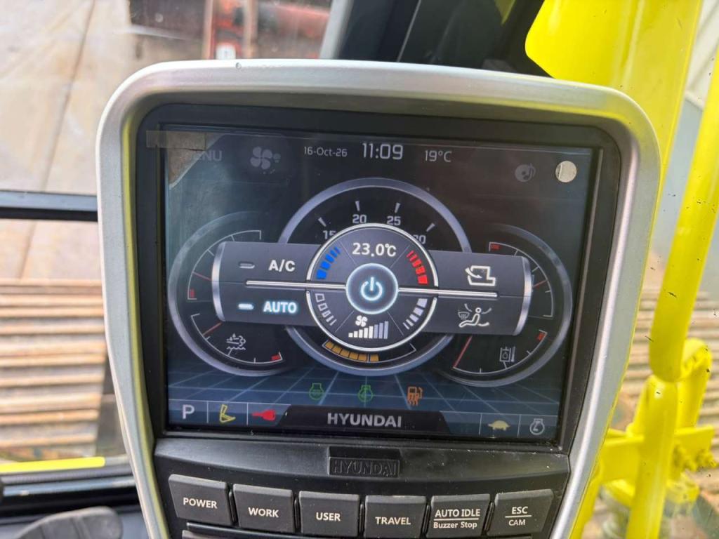 Hyundai HX260L Photo 26
