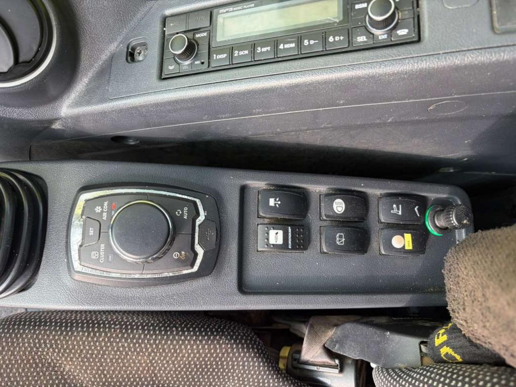 Hyundai HX260L Photo 29