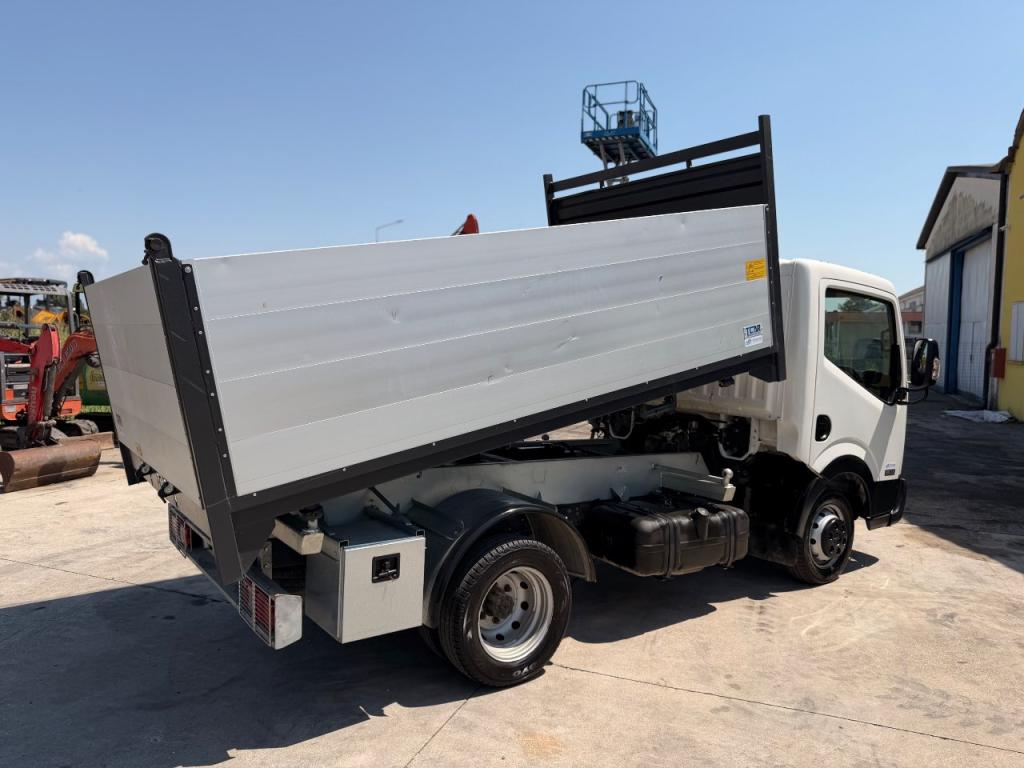 Nissan Cabstar NT400 Photo 3