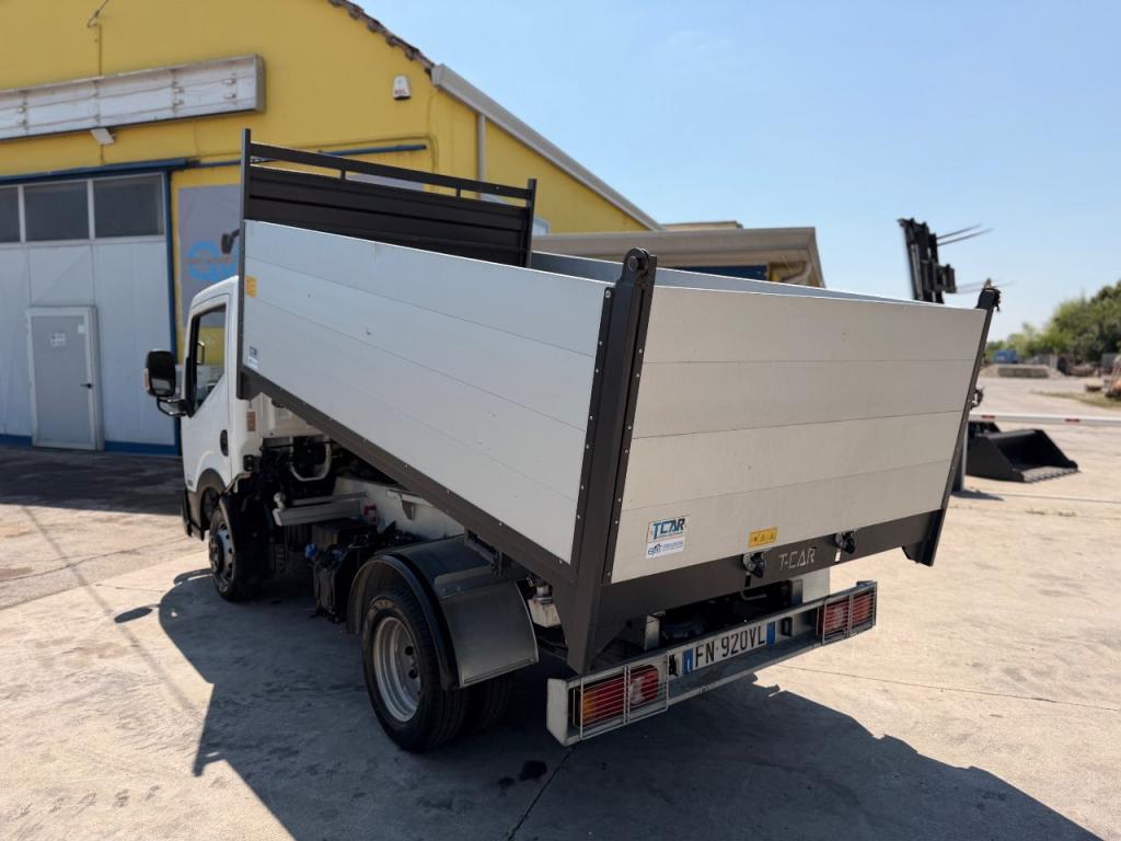 Nissan Cabstar NT400 Photo 4
