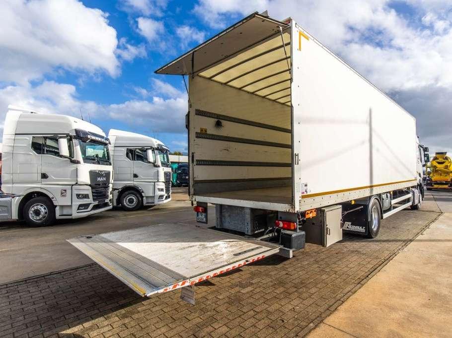 Renault T 380+DHOLLANDIA 2T. Photo 8
