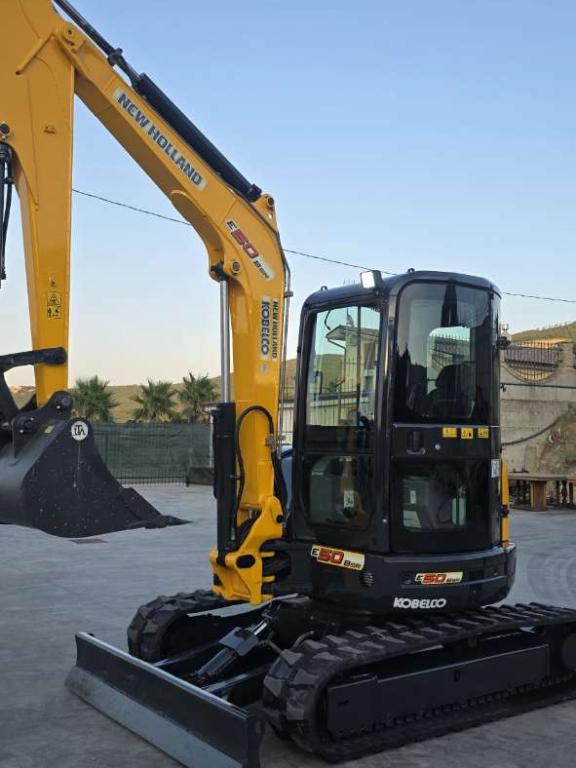 New Holland E50BSR Photo 1