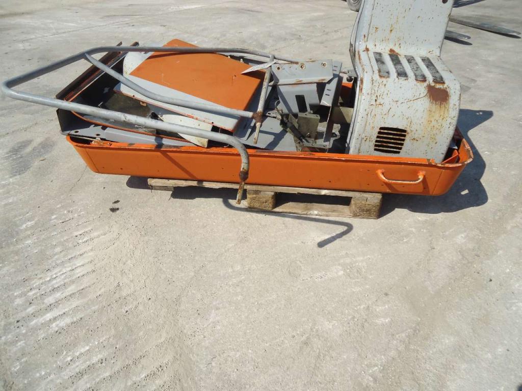 Hood and body panel for Fiat Kobelco 235 Photo 4