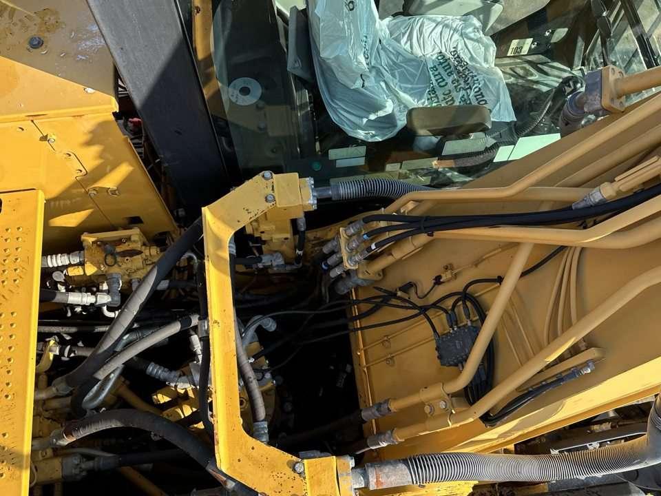 Caterpillar 323E Photo 13