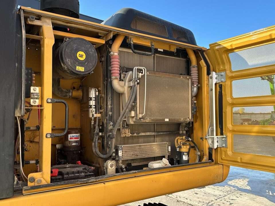 Caterpillar 323E Photo 15