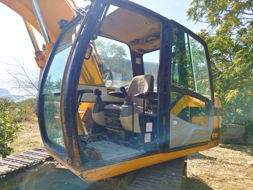 JCB JS130 Photo 3