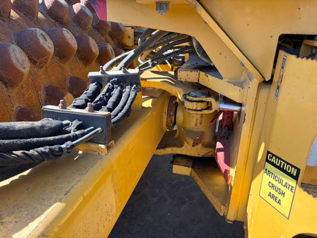 Caterpillar CP76 Photo 14
