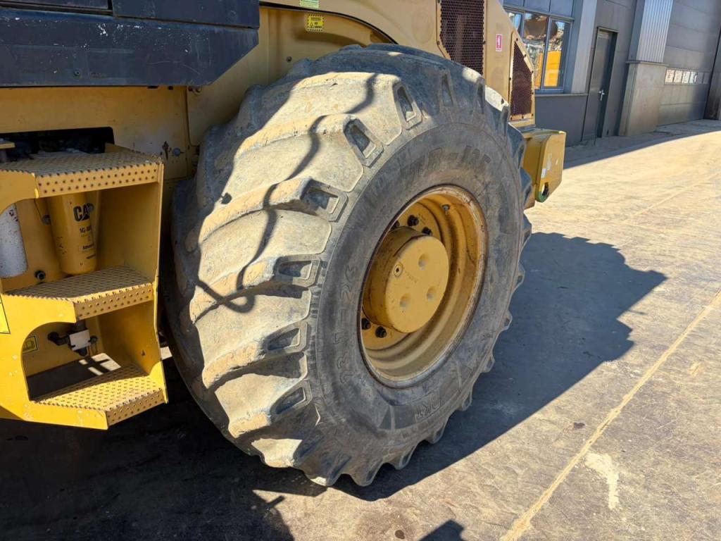 Caterpillar CP76 Photo 16