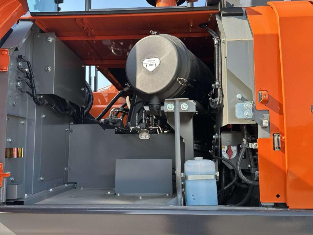 Hitachi ZX350LCN-7 Photo 10