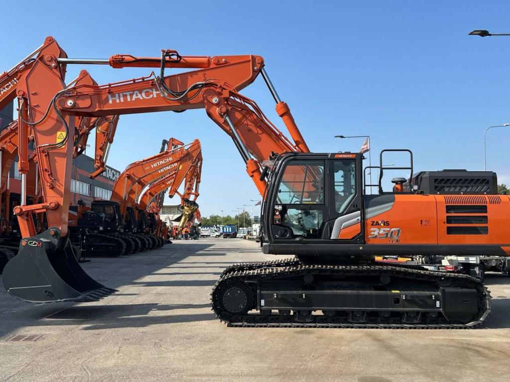 Hitachi ZX350LCN-7 Photo 2