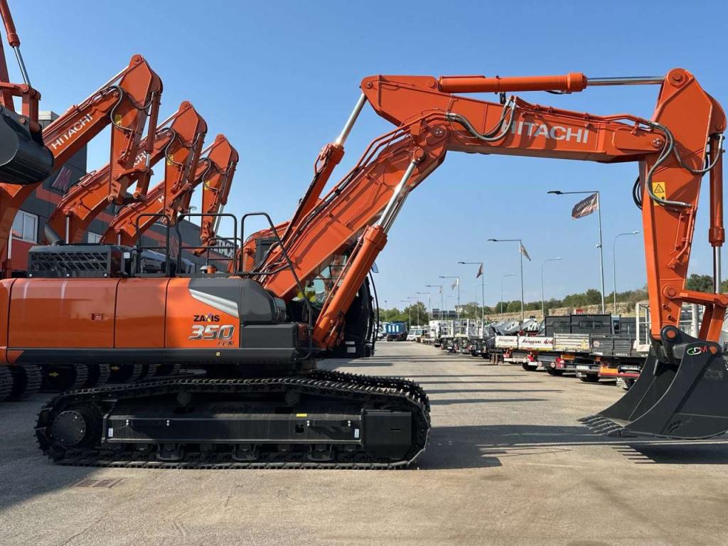 Hitachi ZX350LCN-7 Photo 22