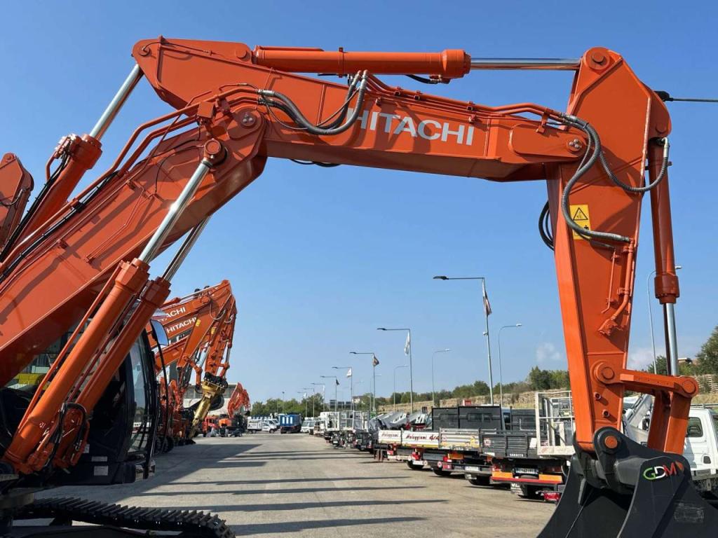 Hitachi ZX350LCN-7 Photo 6
