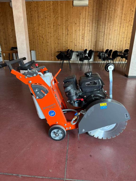 Husqvarna FS400 Photo 1