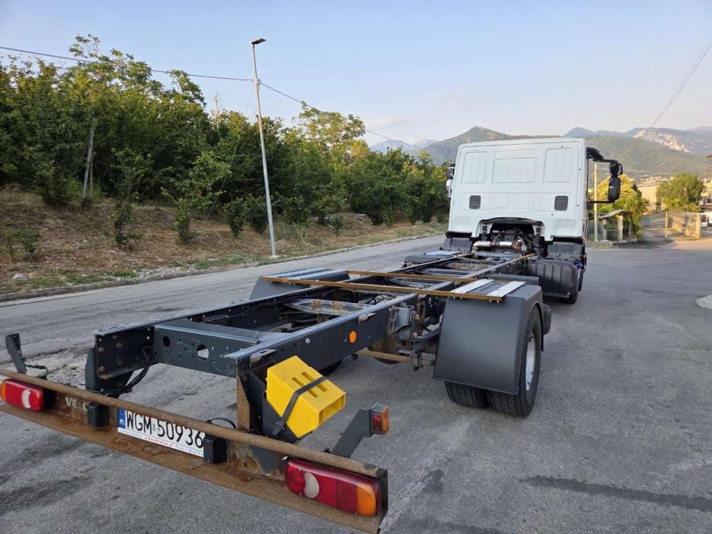 Iveco EUROCARGO 120-190L Photo 12