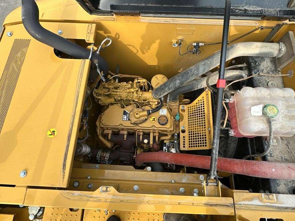 Caterpillar 318FL Photo 11