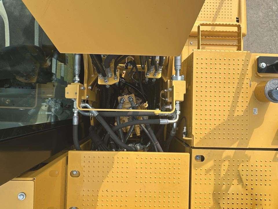 Caterpillar 318FL Photo 12