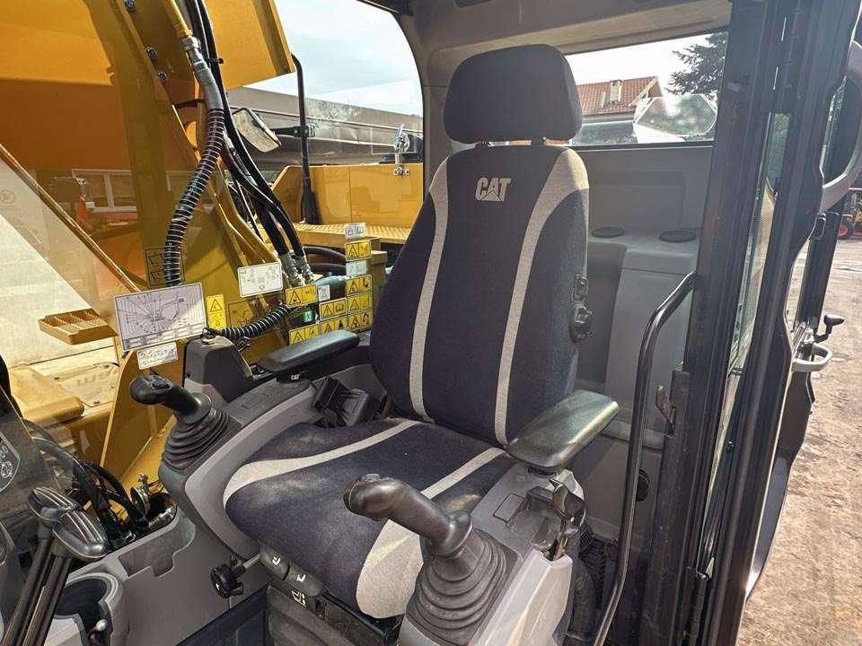 Caterpillar 318FL Photo 15