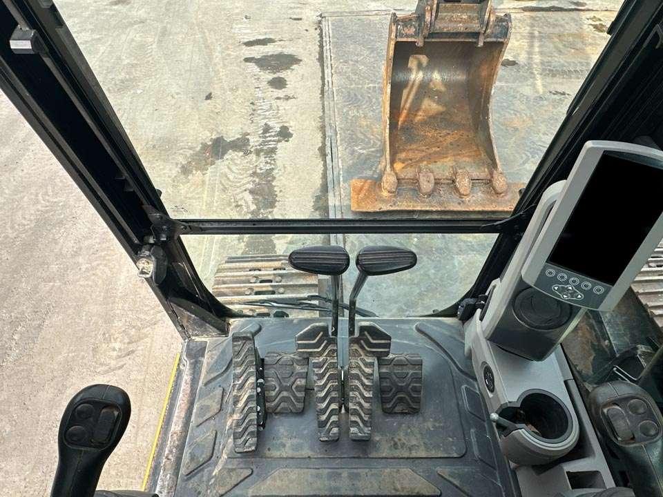 Caterpillar 318FL Photo 18