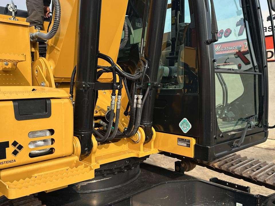 Caterpillar 318FL Photo 8