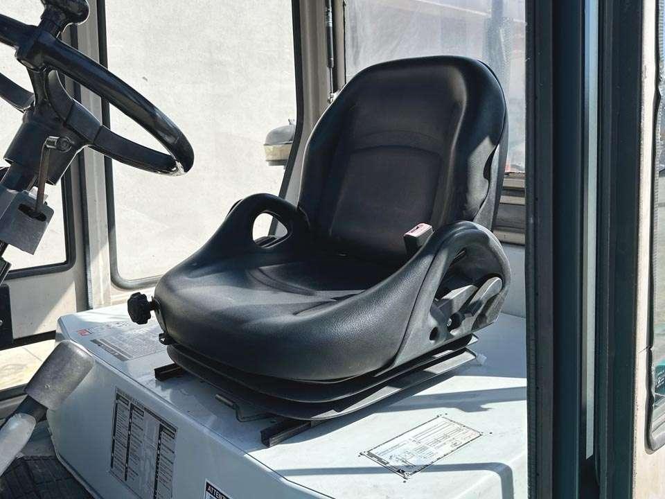 Mitsubishi FD70 Photo 11