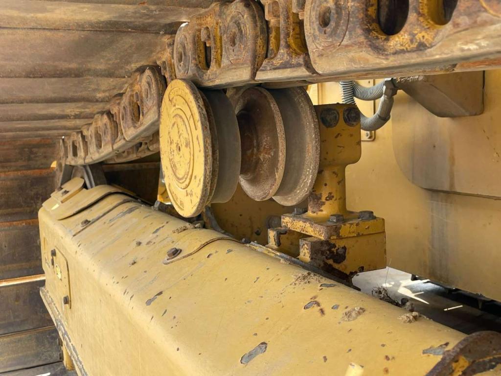 Caterpillar D2 LGP 12A | LEICA GPS Photo 12