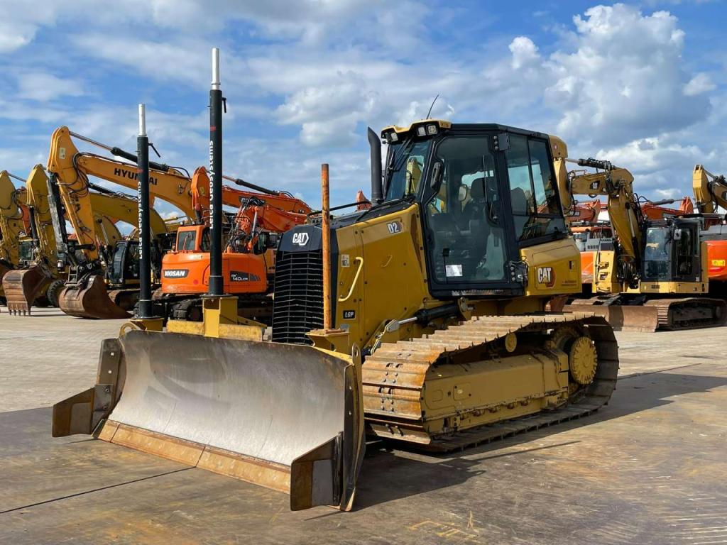 Caterpillar D2 LGP 12A | LEICA GPS Photo 2