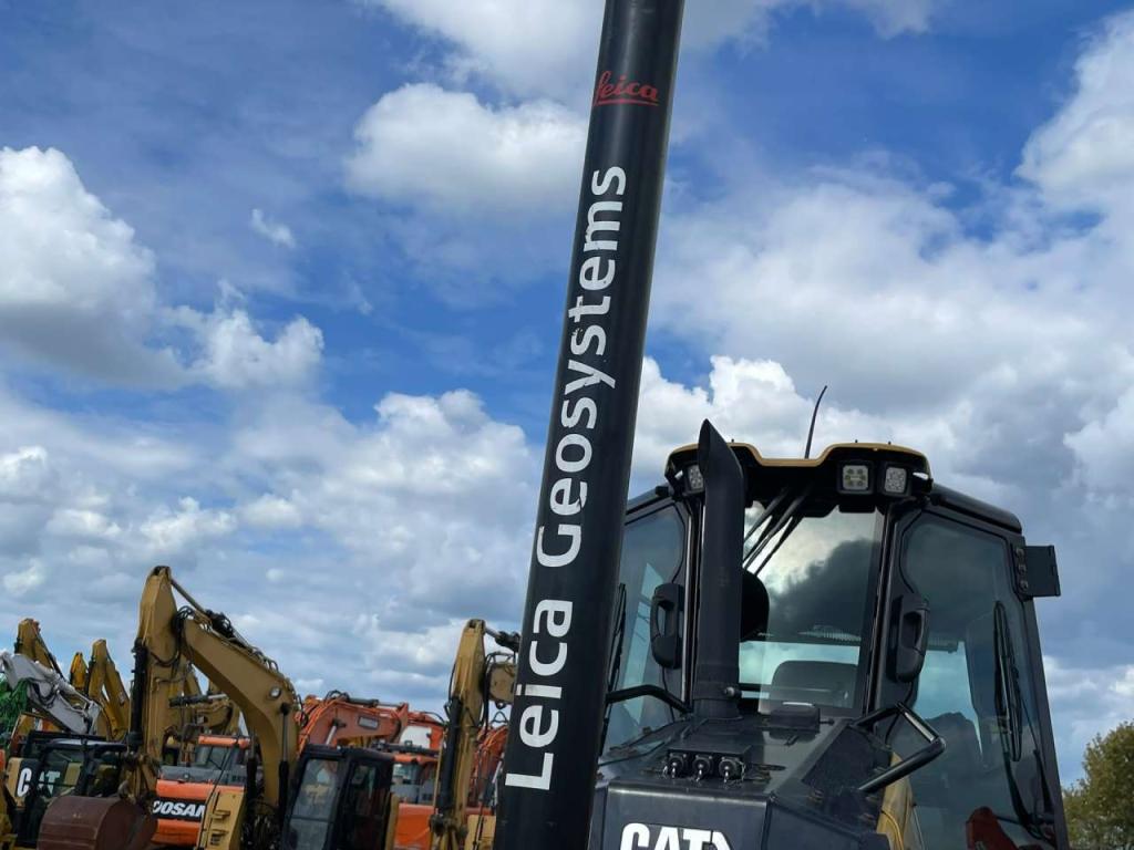 Caterpillar D2 LGP 12A | LEICA GPS Photo 20