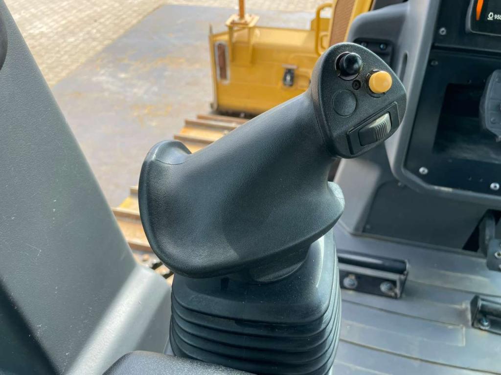 Caterpillar D2 LGP 12A | LEICA GPS Photo 26