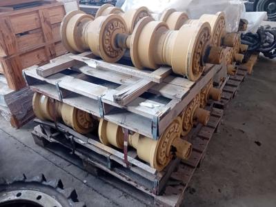 195-30-01411 Track rollers for Komatsu D375A sold by Fratelli Zenzalari S.r.l.