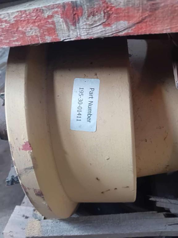 195-30-01411 Track rollers for Komatsu D375A Photo 2