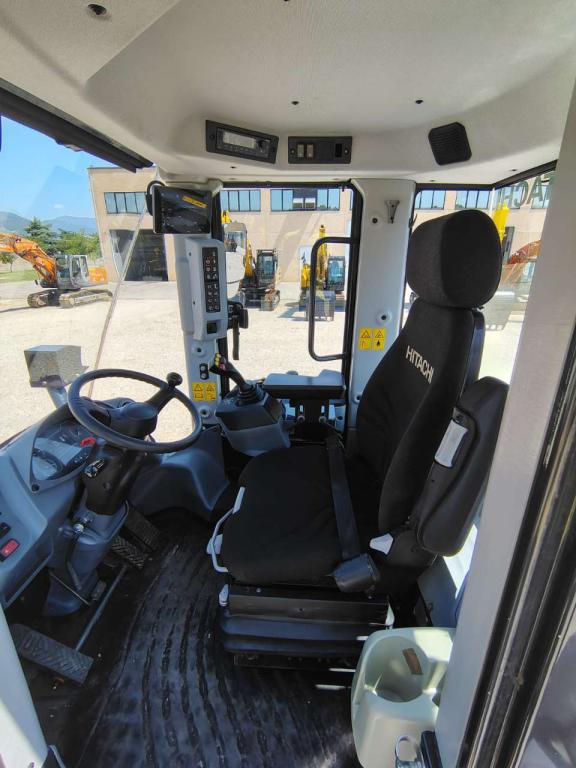 Hitachi ZW 220-7 Photo 24