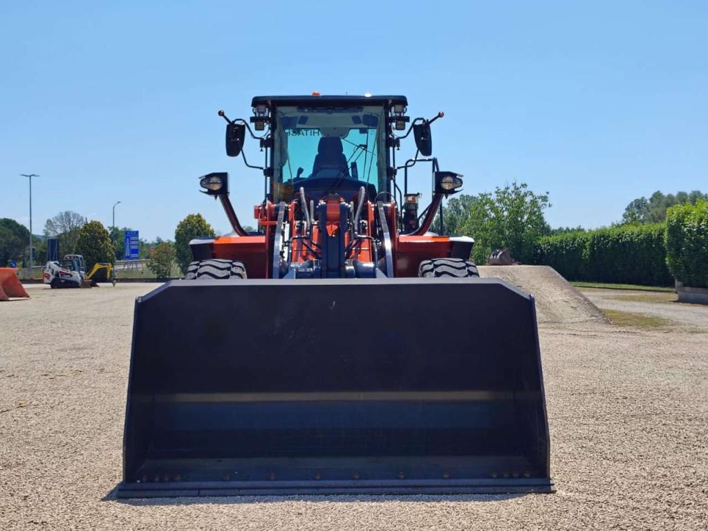 Hitachi ZW 220-7 Photo 8