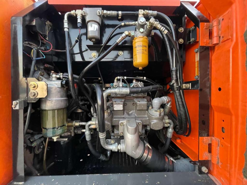 Hitachi ZAXIS 170W Photo 10