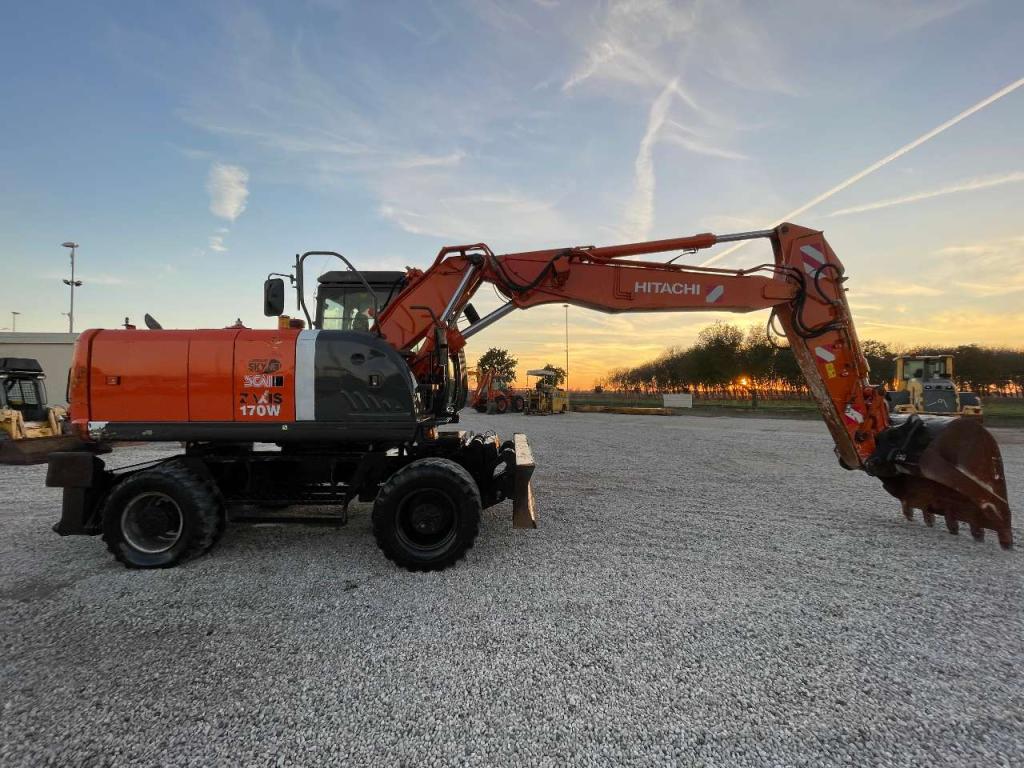 Hitachi ZAXIS 170W Photo 4
