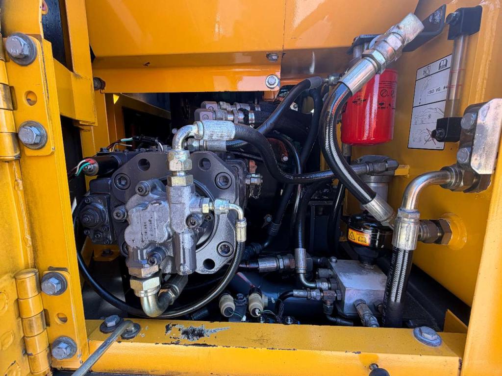 Volvo EC140BLC Photo 10