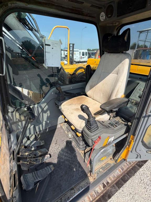 Volvo EC140BLC Photo 15