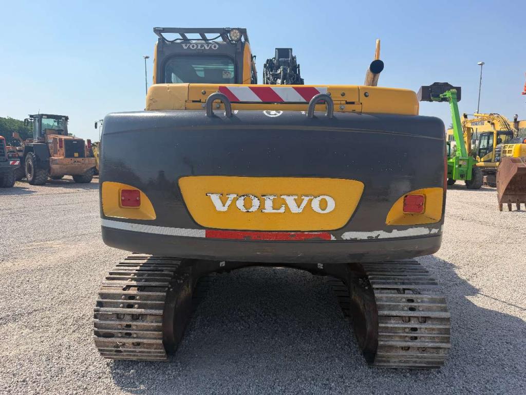 Volvo EC140BLC Photo 2