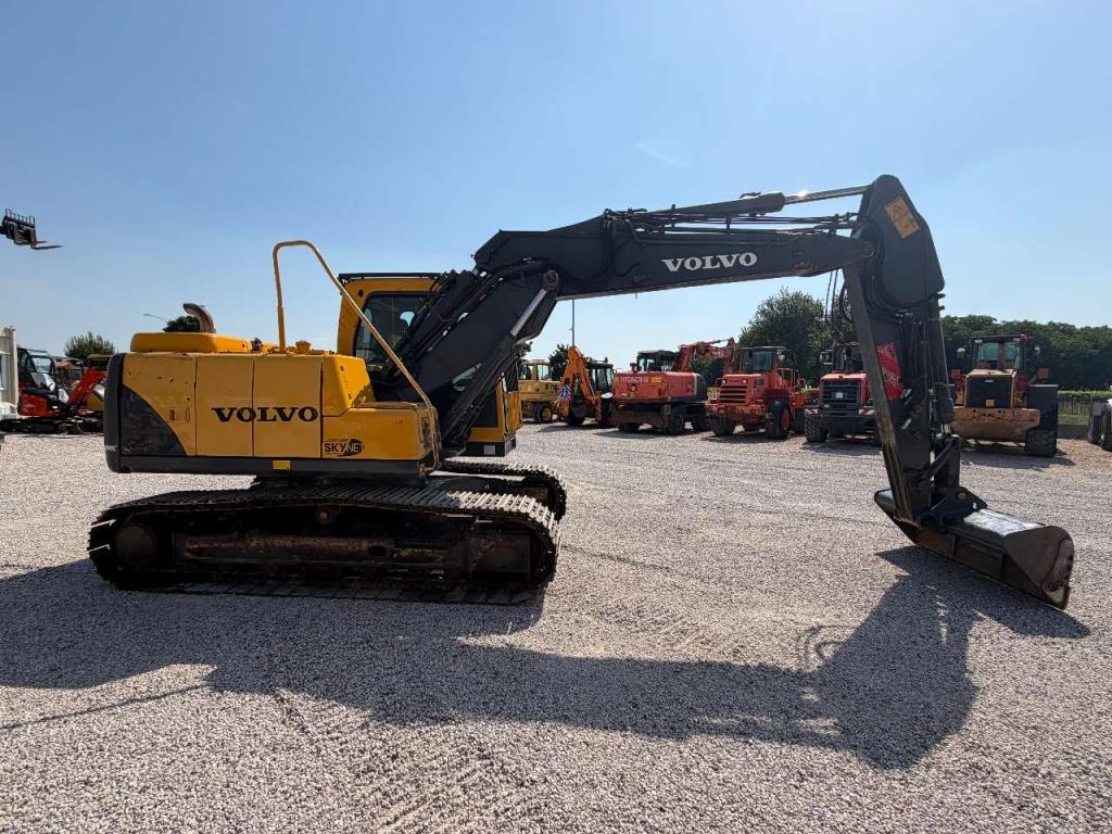 Volvo EC140BLC Photo 4
