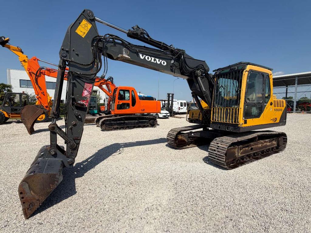 Volvo EC140BLC Photo 6
